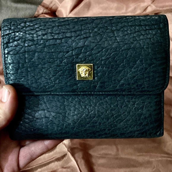 Vintage Pre-owned Gianni Versace Medusa Tri-fold black leather wallet/planner - Picture 6 of 16